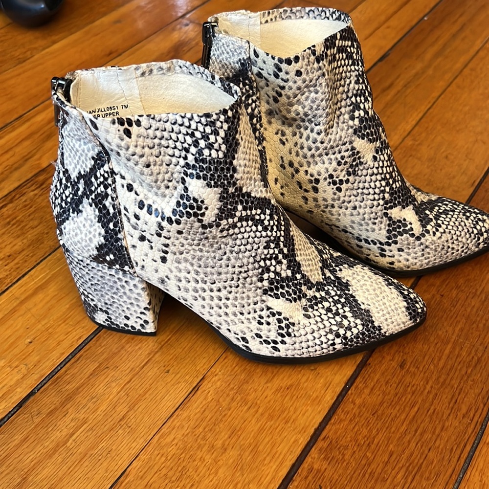 Steve Madden Jillian Snake Print Size 7 - image 2